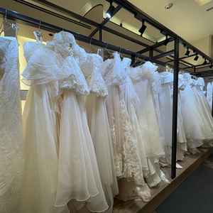 建物内にあるドレスサロン