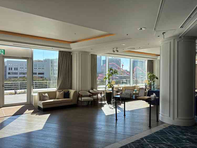 テラスに出られる披露宴会場です。日当たりも良く開放感があり素敵でした。