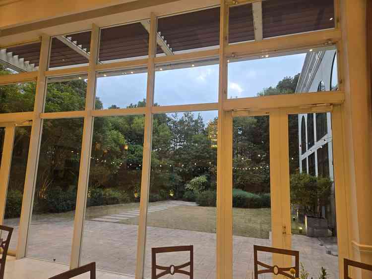 披露宴会場から見たガーデン