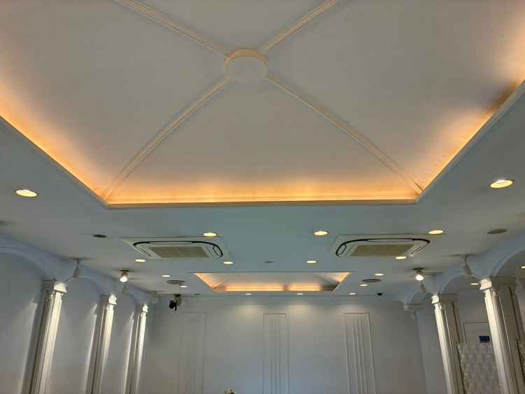 チャペルの天井、想像以上に天井が高いのでしっかり開放感を感じることができます。