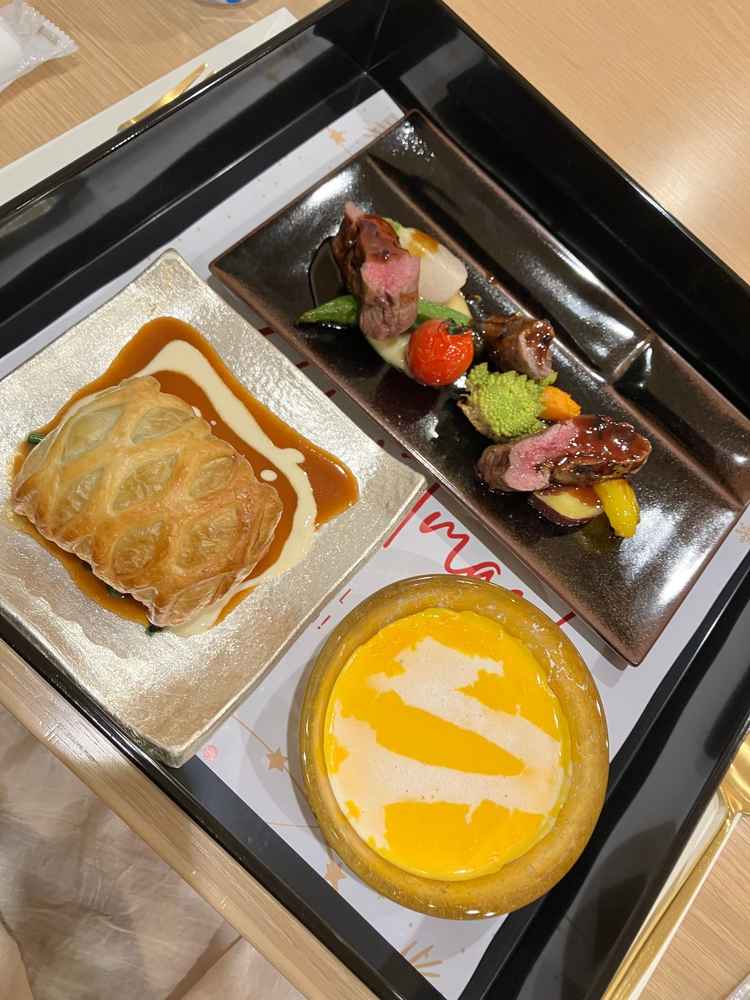 試食。18000円の下から3番目のコースです。美味しかった。見積には含まれていないため注意。