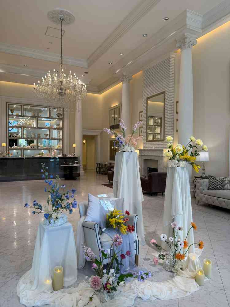 入り口を入ってすぐのウェルカムスペースは煌びやかで、どこでゲストが撮影しても映えるデザインでした。