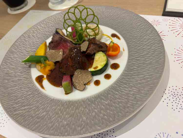 実際に披露宴で出されるお肉料理を出していただき、本番をイメージすることができます。