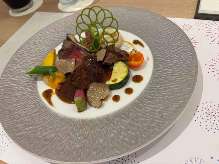 実際に披露宴で出されるお肉料理を出していただき、本番をイメージすることができます。