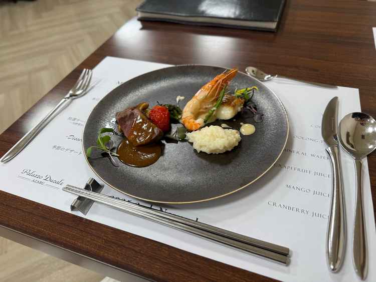 少し日本テイストも交えたフレンチがとてもおいしかったです！老若男女にウケそう。