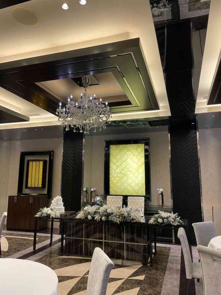 ザ ペントハウスの披露宴会場。ラグジュアリーな雰囲気。