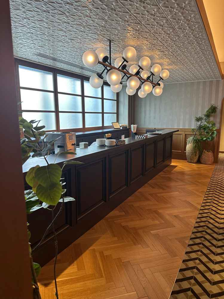 ゲスト待合のバーカウンター