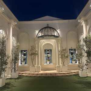 チャペルの扉を開けると後ろに広がるのがこの天空ガーデン。写真撮影にも最適。