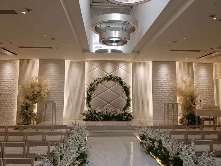 白基調のチャペル