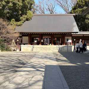 挙式の際に歩く参道。実際に挙式をやっており、新郎新婦が歩いている姿を見ることができた。