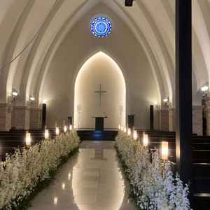 チャペル。ステンドグラスと反射する大理石の床がとても綺麗