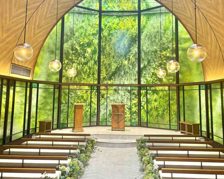 緑多めの式場でとても綺麗でした！全て造花ですが、温かみのある空間で、彼も私もとても理想だと思いました