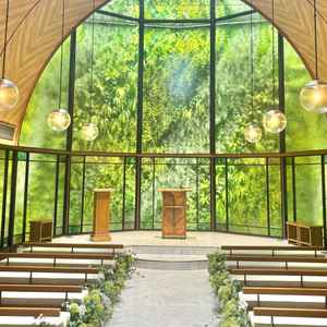 緑多めの式場でとても綺麗でした!全て造花ですが、温かみのある空間で、彼も私もとても理想だと思いました