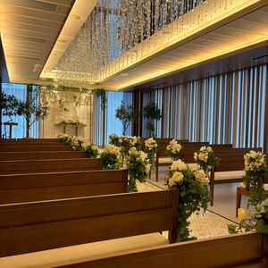 1番後ろの席あたりから見た、チャペルの写真。