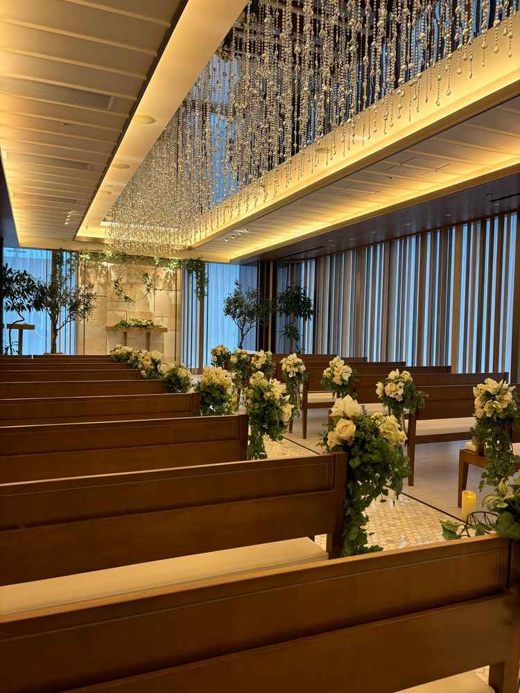 1番後ろの席あたりから見た、チャペルの写真。