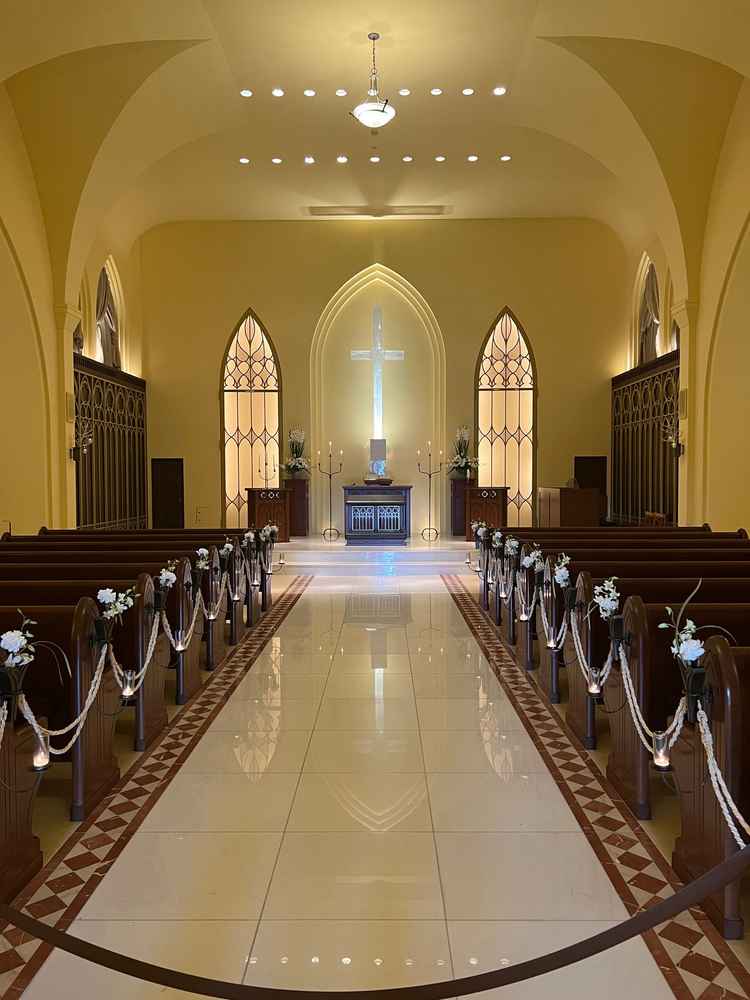 チャペルの写真です。バージンロードも長く、広かったのです。