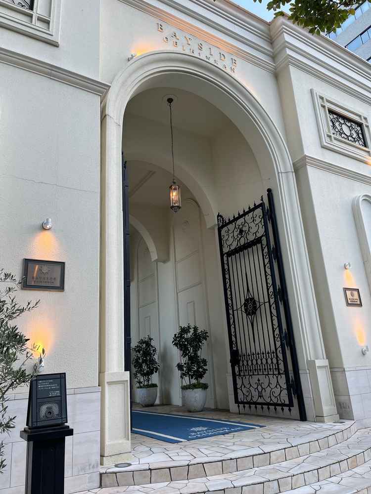 外観。大きな門構えです。