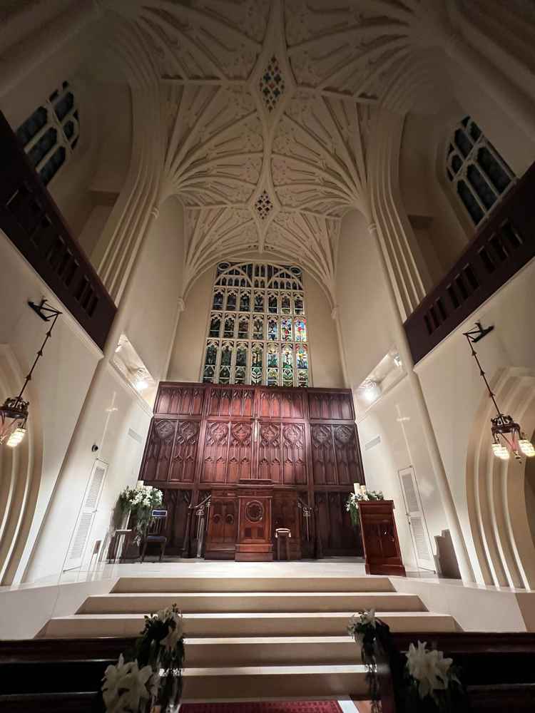 ステンドグラスが素敵なチャペル