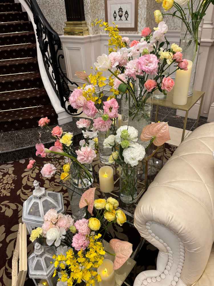 披露宴会場の装花。とても可愛らしく、お花屋さんのセンスを感じました。