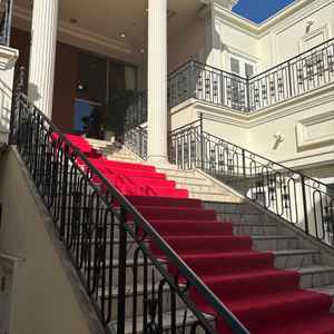 フラワーシャワーの階段