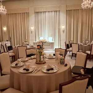 披露宴会場はこぢんまりとしていて、少人数の式の場合はとても良いと思います！