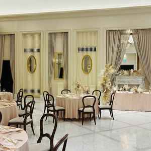 ホワイトハウスの披露宴会場 広々としていて開放感がある