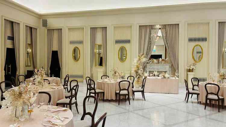 ホワイトハウスの披露宴会場 広々としていて開放感がある