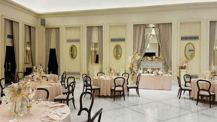 ホワイトハウスの披露宴会場 広々としていて開放感がある