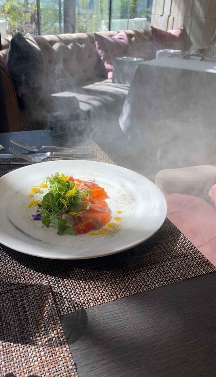 サーモンのカルパッチョも非常においしかったです。