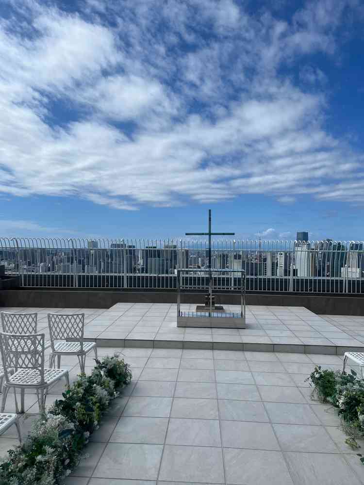 チャペルはシンプルながらも洗練されてて無駄がないデザインだなと思いました。