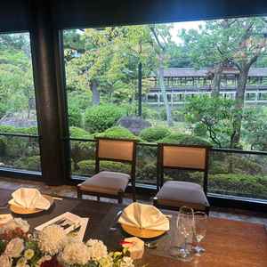 高砂。背景の庭園が素晴らしい。