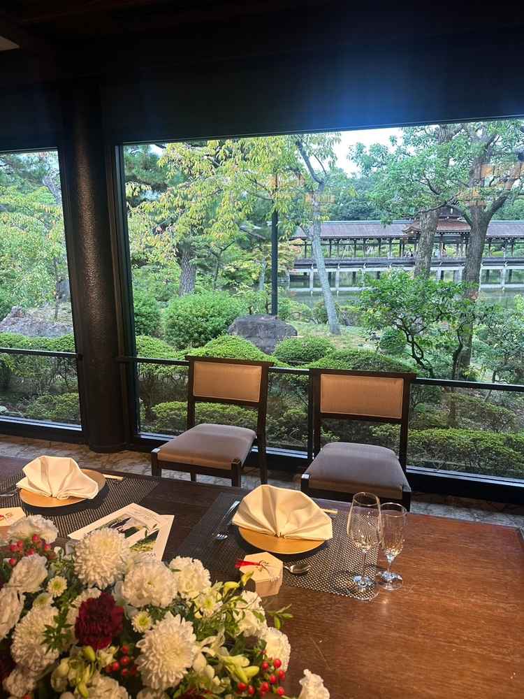 高砂。背景の庭園が素晴らしい。