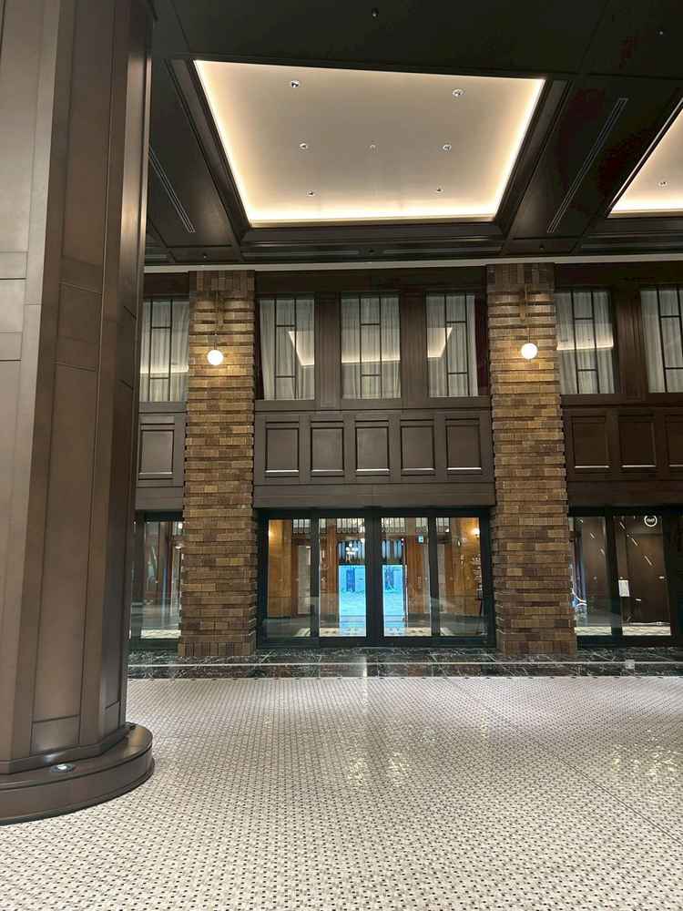 入口すぐのホールです。ゲストが入ってきたときに、素敵にな式場で結婚式をするのだなと思ってもらえそう。