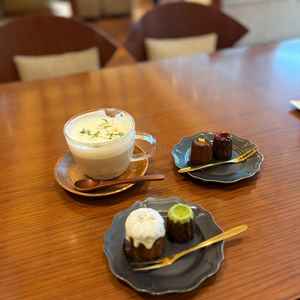 カヌレを提供していただけました。数種類から選べたのですが、自分の食べた中で1番美味しかったです。