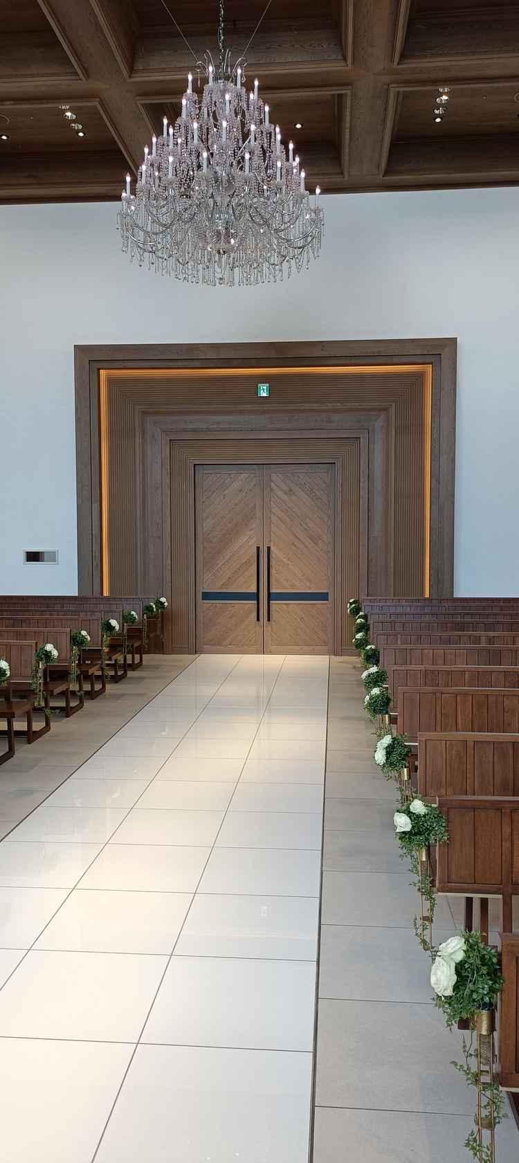 チャペルの玄関の写真です。入場した時のイメージが湧きました。