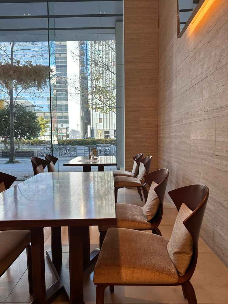 外が見える場所で説明を聞きました。