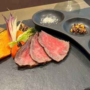 メインのお肉料理。黒毛和牛のサーロインがとても美味しかったです。