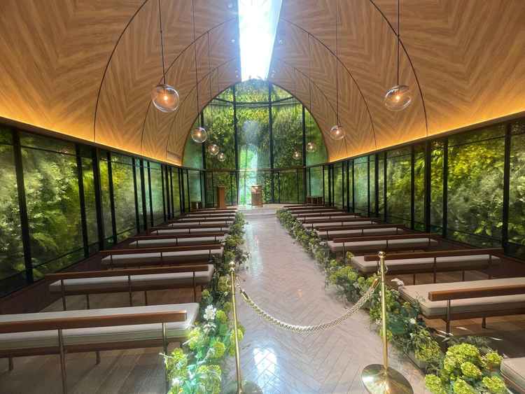 緑に囲まれて本当に素敵なチャペルでした！