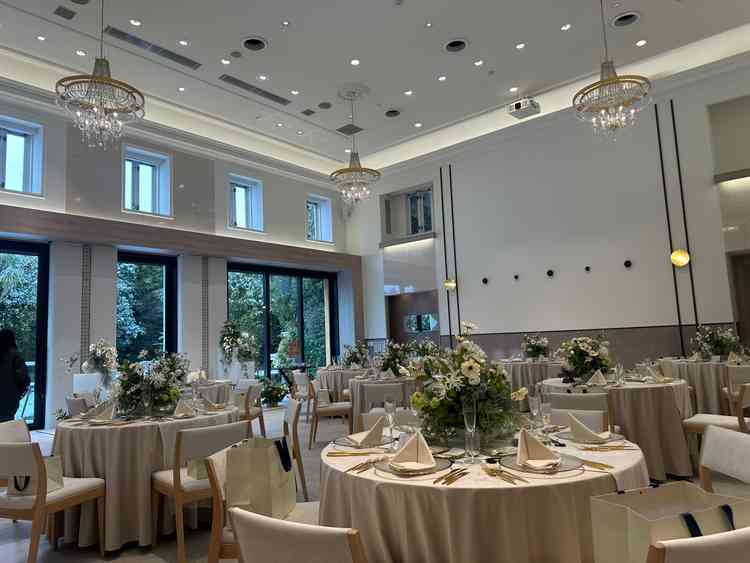 披露宴会場です。とても広くモダンな感じが自分たちのイメージを作りやすそうだと思いました。