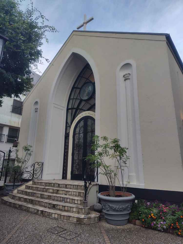 チャペルの外観写真2つ目です