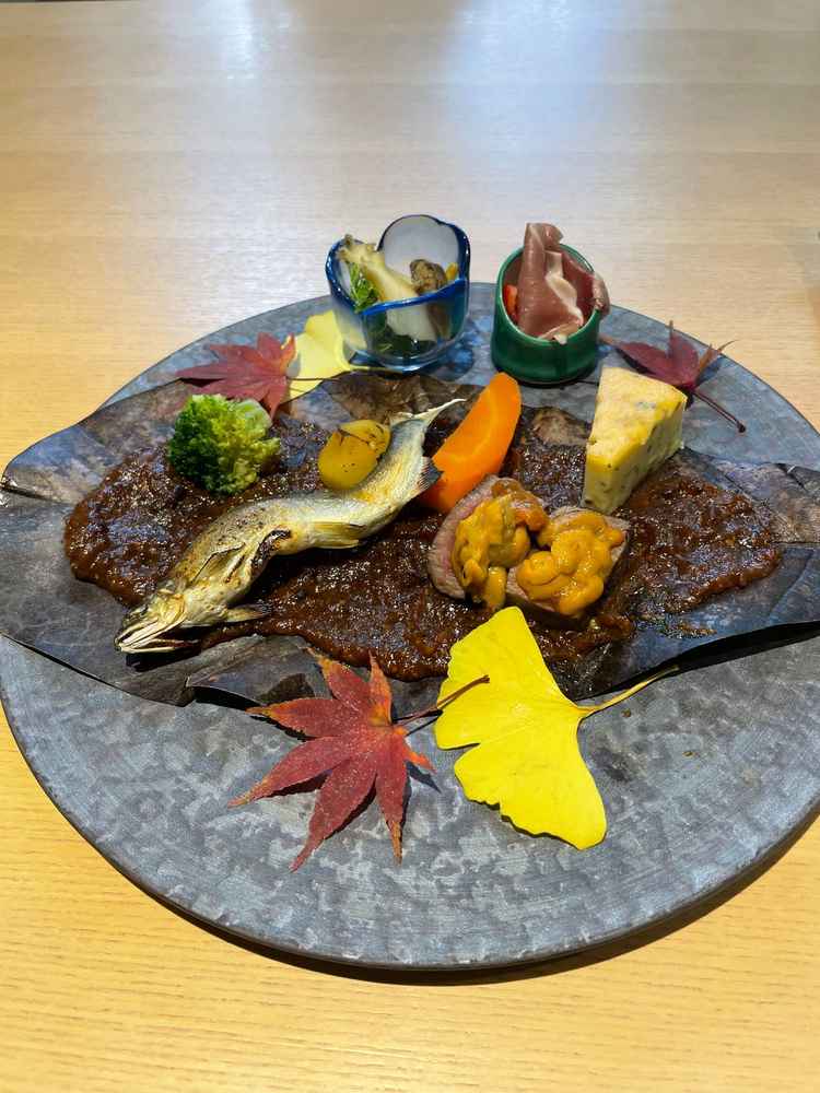 お料理は彩りがとてもよく、調味料も豊富でおいしかったです。自家製のお塩が印象的でした