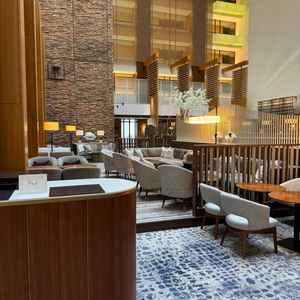 招待客専用のロビー。弦楽器の生演奏もあり素敵でした。