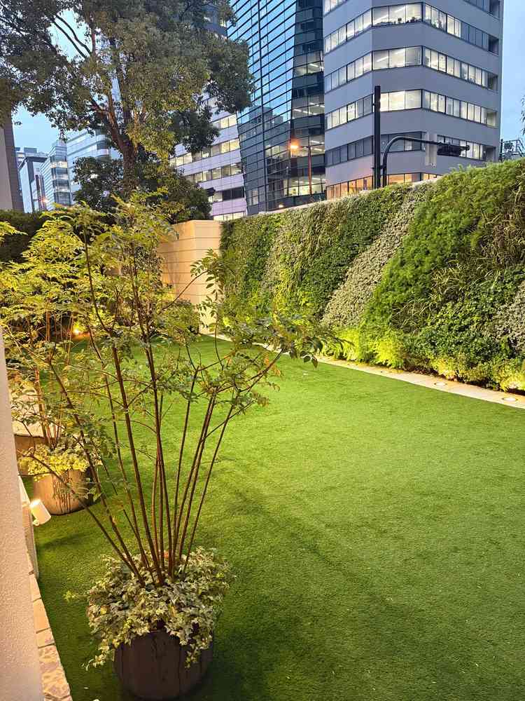 外の庭です。子供たちが遊べたり、デザートビュッフェが出来たりと色々な使い方がでとてもいいと思います。