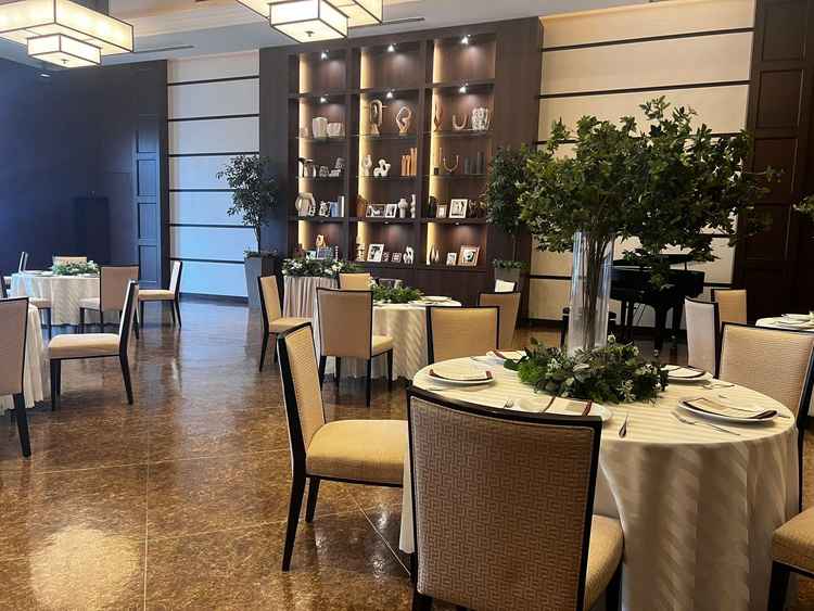 自由度の高いシンプルな披露宴会場