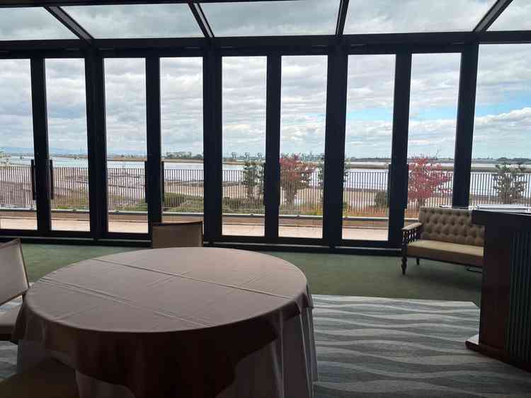 披露宴会場は２つあり2階の会場が気に入りました！テラスにも出れて自然を感じなが開放的にすごせそうです