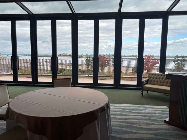 披露宴会場は２つあり2階の会場が気に入りました！テラスにも出れて自然を感じなが開放的にすごせそうです