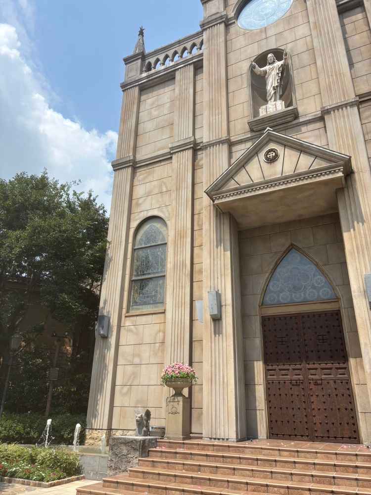 アフターセレモニーを行う中庭。外の様子が遮断され、非日常感があってよかった。