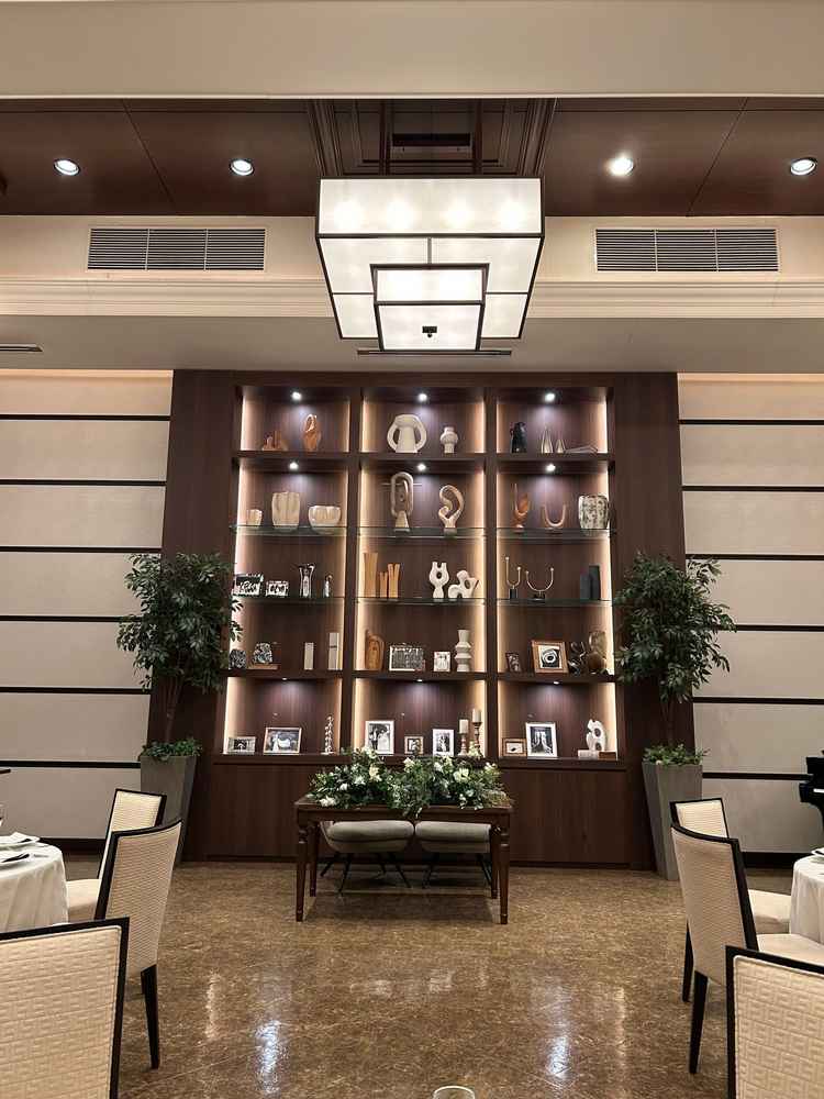 披露宴会場の色合いもとても良く、いろんなアレンジができるそうなので良かった。