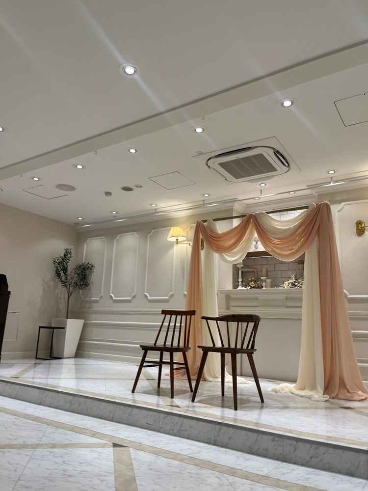 披露宴会場は2種類あり、大人数、少人数それぞれの需要に対応可能です。