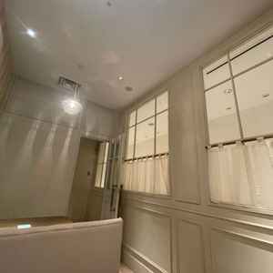 打ち合わせスペース。ナチュラルで可愛らしい雰囲気。